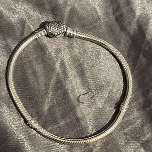 PANDORA - PAVE HEART BRACELET